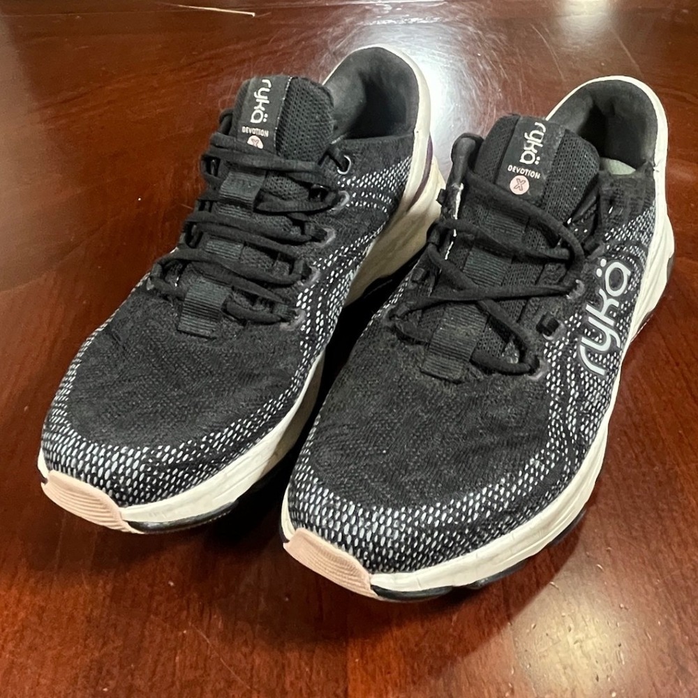 Ryka Devotion X Womens Walking Shoes Black White 7.5W RE-ZORB Sneaker Flaw